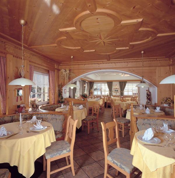 פוצה די פאסה Hotel Garni Soreie מראה חיצוני תמונה