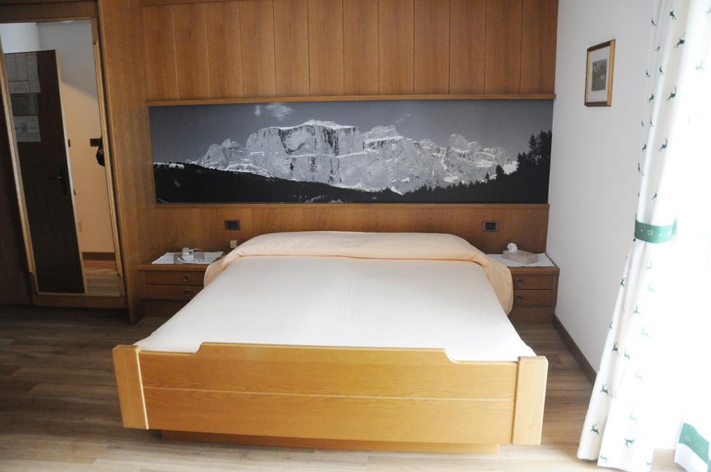 פוצה די פאסה Hotel Garni Soreie מראה חיצוני תמונה