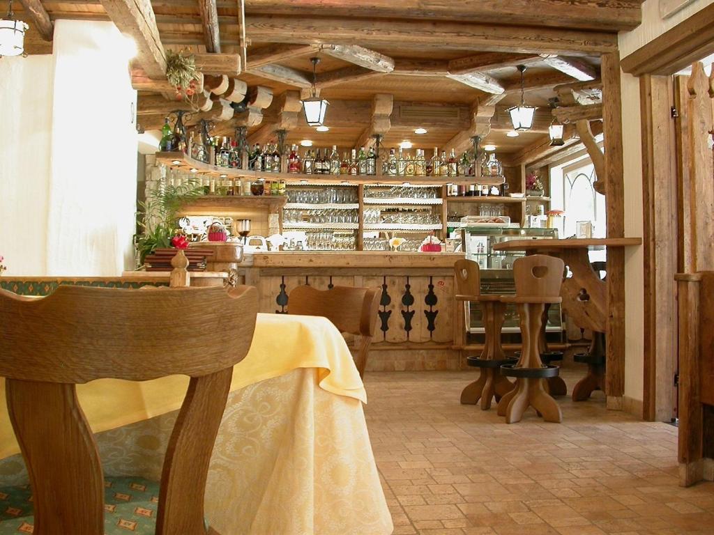 פוצה די פאסה Hotel Garni Soreie מראה חיצוני תמונה