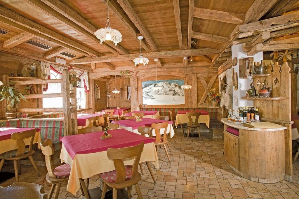 פוצה די פאסה Hotel Garni Soreie מראה חיצוני תמונה